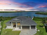 Seaside house with pool and garden