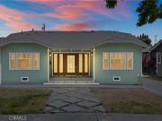 Seaside house with pool and garden