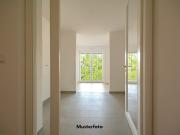 Sechs Doppelhaushälften mit Terrassen und Stellplätzen