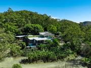 Hilltop Retreat at Unbeatable Value! Acreage, Privacy &...