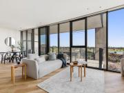 Secure Albert Park Lake Views With Entertainers Terrace