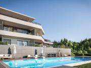 Seeblick und Infinity Pool Leben, wo andere Urlaub...