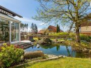 Sehr gepflegtes Familienhaus mit Pool, Fischteich und...
