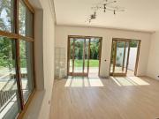 Sehr geräumige und gepflegte Doppelhaushälfte...