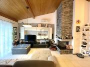 SEHR GERÄUMIGE UND HELLE DOPPELHAUSHÄLFTE MIT GARTEN