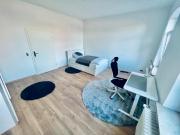 sehr großes Helles möbliertes WG Zimmer mit bester Lage