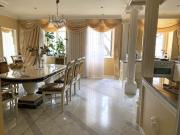 Sehr großzügige Familienwohnung mit Altbaucharme in...