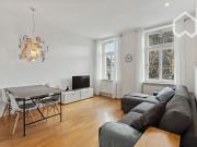 Sehr helle 2 Zimmer Wohnung mit Altbau Charme im Zentrum...