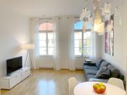 Sehr helle 2 Zimmer Wohnung mit Altbau Charme in...