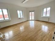 SEHR HELLE, NEU AUSGEMALTE 72m² GROSSE 3 ZIMMER WOHNUNG...
