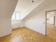 Sehr helle und gepflegte 2 Zimmer Dachgeschosswohnung...