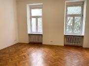 Sehr schöne Altbau Wohnung mit Balkon u. Wohnküche für...