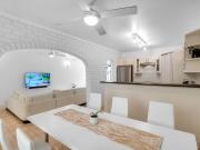 Self Contained Expansive City Fringe Lifestyle with WiFi...