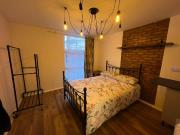 Self contained flat with a shared main kitchen N15