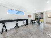 SELF CONTAINED MODERN STUDIO WALK TO METRO