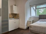 Self Contained Studio Flat Dss Welcome