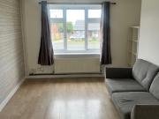 Self contained studio flat to Let in LS8