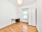 Selsdon Road, Croydon CR2, 2 bedroom flat to rent...