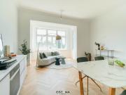 Seltene Altbauperle mit großem Balkon / freier Mietzins...