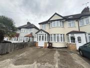 Semi Detached To Rent £2,350 pcm