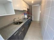 Semi nuevo, con estacionamiento