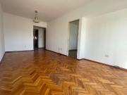 Semipiso al frente con balcón!