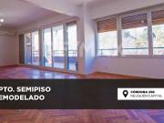 Semipiso, con balcón, cochera y baulera en venta