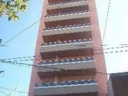 Semipiso de 3 amb. con cochera cubierta. Edificio con...
