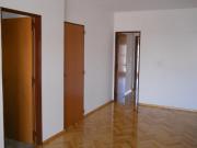 Semipiso de un dormitorio, céntrico, dos balcones