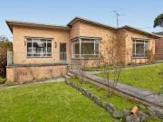 Sensational location and single level simplicity