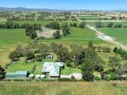 SERENE COUNTRY LIVING, JUST MINUTES FROM TAMWORTH CBD!