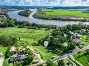 Serene Living on the hill in Broadwater! Discover Your...