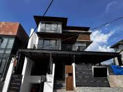 Serene Luxury in the City: 4 Storey Home with Mountain...