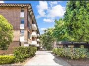 SERENE RESORT STYLE LIVING IN CENTRAL PARKSIDE POSITION!