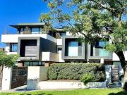 Serene, Stylish Showstopper