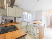 Serviced 2 Bedroom Apartment to rent in Clapham, London