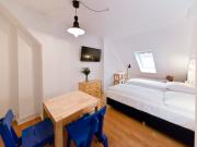 SERVICED APARTMENT: New and modern, central rooftop...