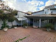 Seu novo lar é uma aconchegante casa projeto arrojado e...