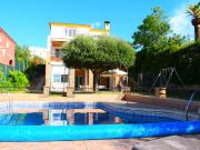 Sevilla Pool & Metro: 2 mins’ walk to the metro