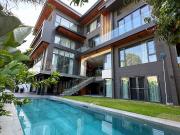 SH129 FOR SALE Modern 9BR House in Ayala Alabang...