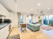 Shared Living/roommate 3 Bedroom For Sale Barnet Greater...