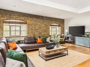 Shared Living/roommate 3 Bedroom For Sale Londres Great...