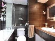 Shared Living/roommate 3 Bedroom For Sale Londres Great...