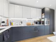 Shared Living/roommate 3 Bedroom For Sale Londres...