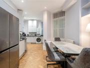 Shared Living/roommate 3 Bedroom For Sale Londres...