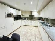 Shared Living/roommate 3 Bedroom For Sale Salford...