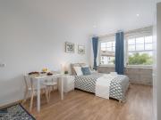 Shiny Adorable Flat w/ Prime Location