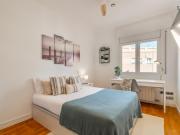 Shiny double bedroom in Les Tres Torres