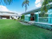 SHIS QL 14 Localizada em quadra valorizada e tranquila...