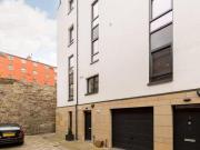 Shoemakers Close, Edinburgh, 3 Bedroom Triplex